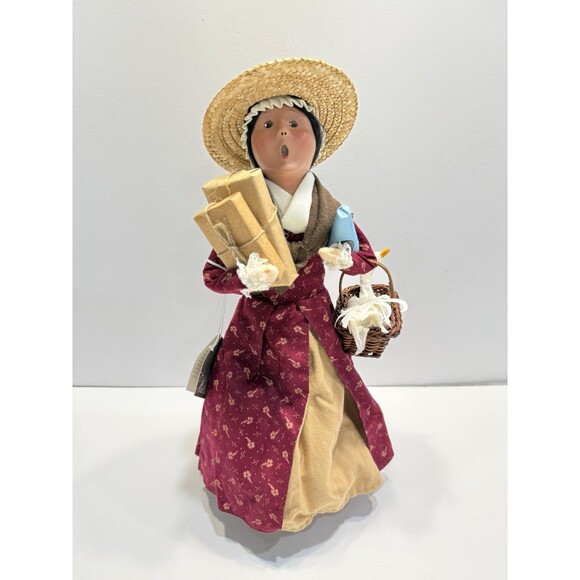 Byers Choice 2006 Williamsburg Woman Shopper Holding Basket Goose Candle Bread - Picture 1 of 8